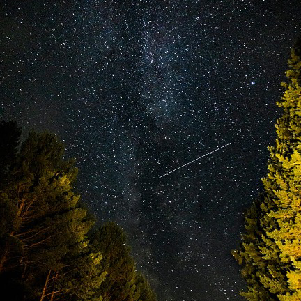 Meteor thru dark sky